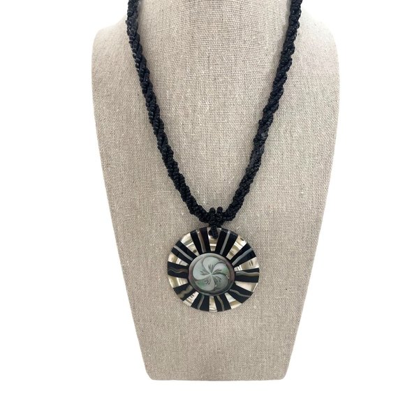 Abalone Medallion Shell Necklace Mother of Pearl Black Beads 18” Round Flower - Picture 8 of 16